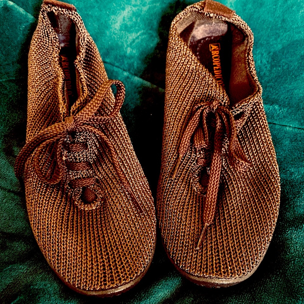 Arcopedico knit shoes